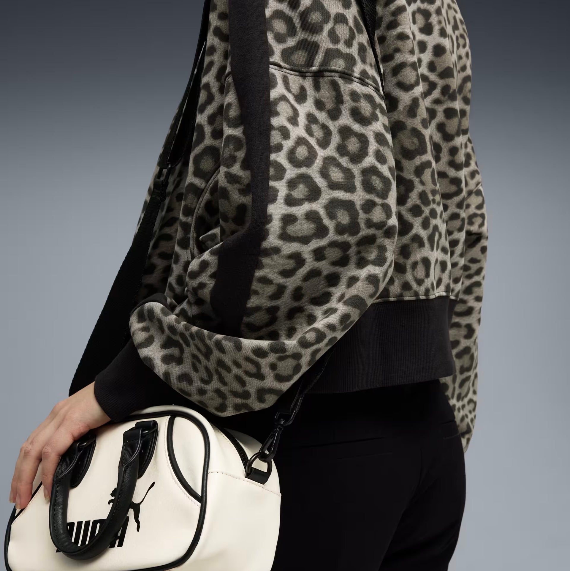 PUMA - T7 Leo Luxe Oversized Crew Sweat Women Black