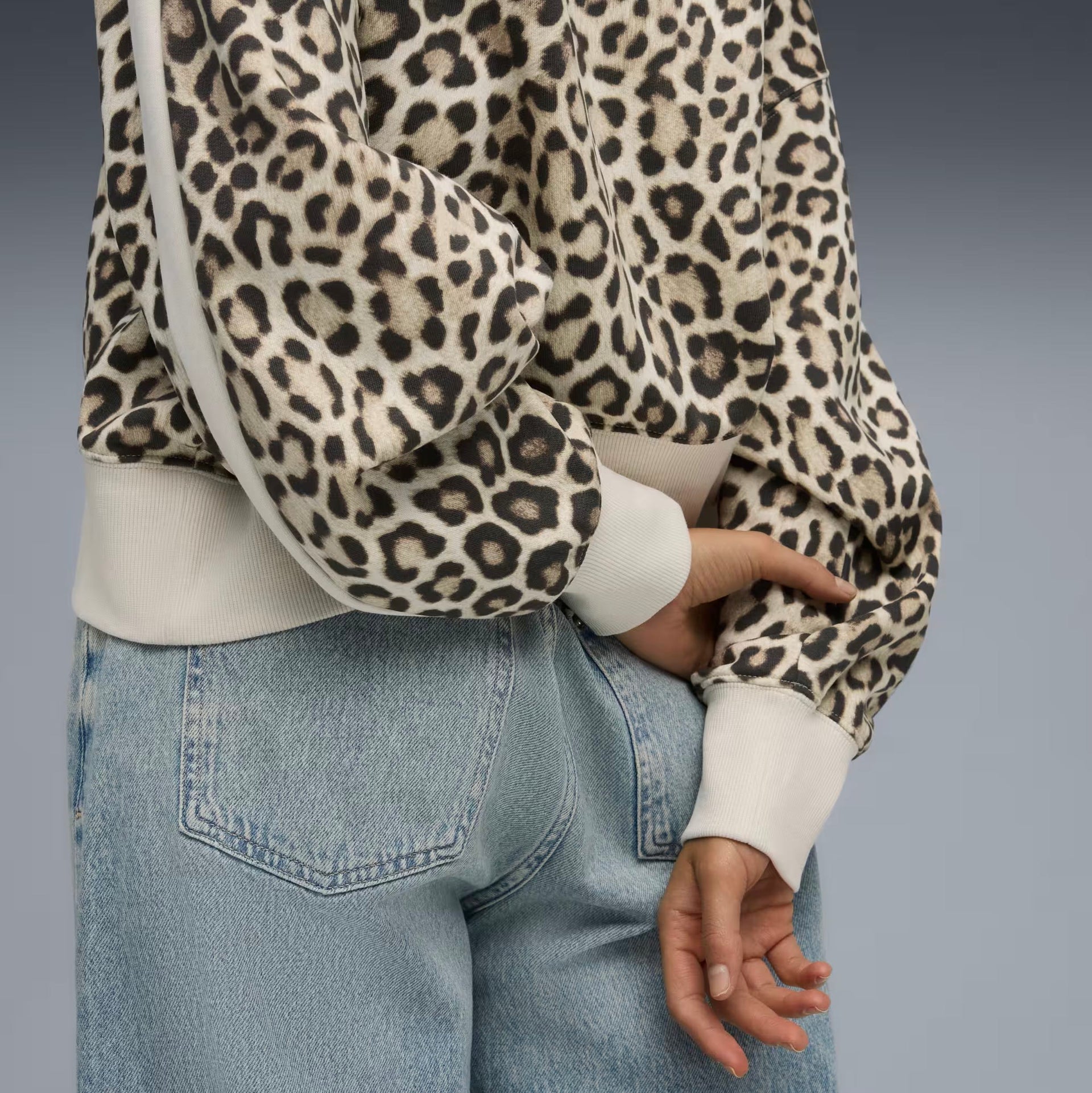 PUMA - T7 Leo Luxe Oversized Crew Sweat Women Alpine Snow-Ice Coffee