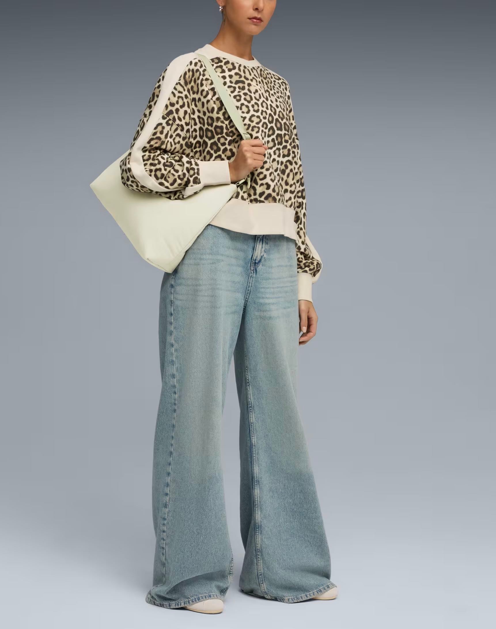 PUMA - T7 Leo Luxe Oversized Crew Sweat Women Alpine Snow-Ice Coffee