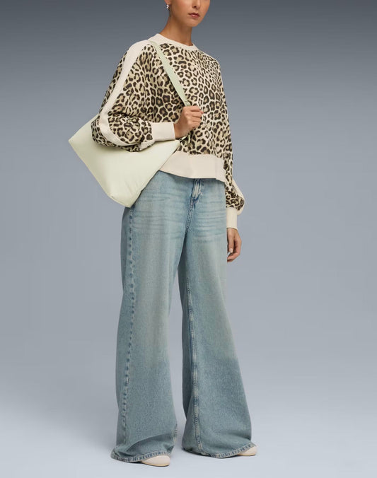 PUMA - T7 Leo Luxe Oversized Crew Sweat Women Alpine Snow-Ice Coffee