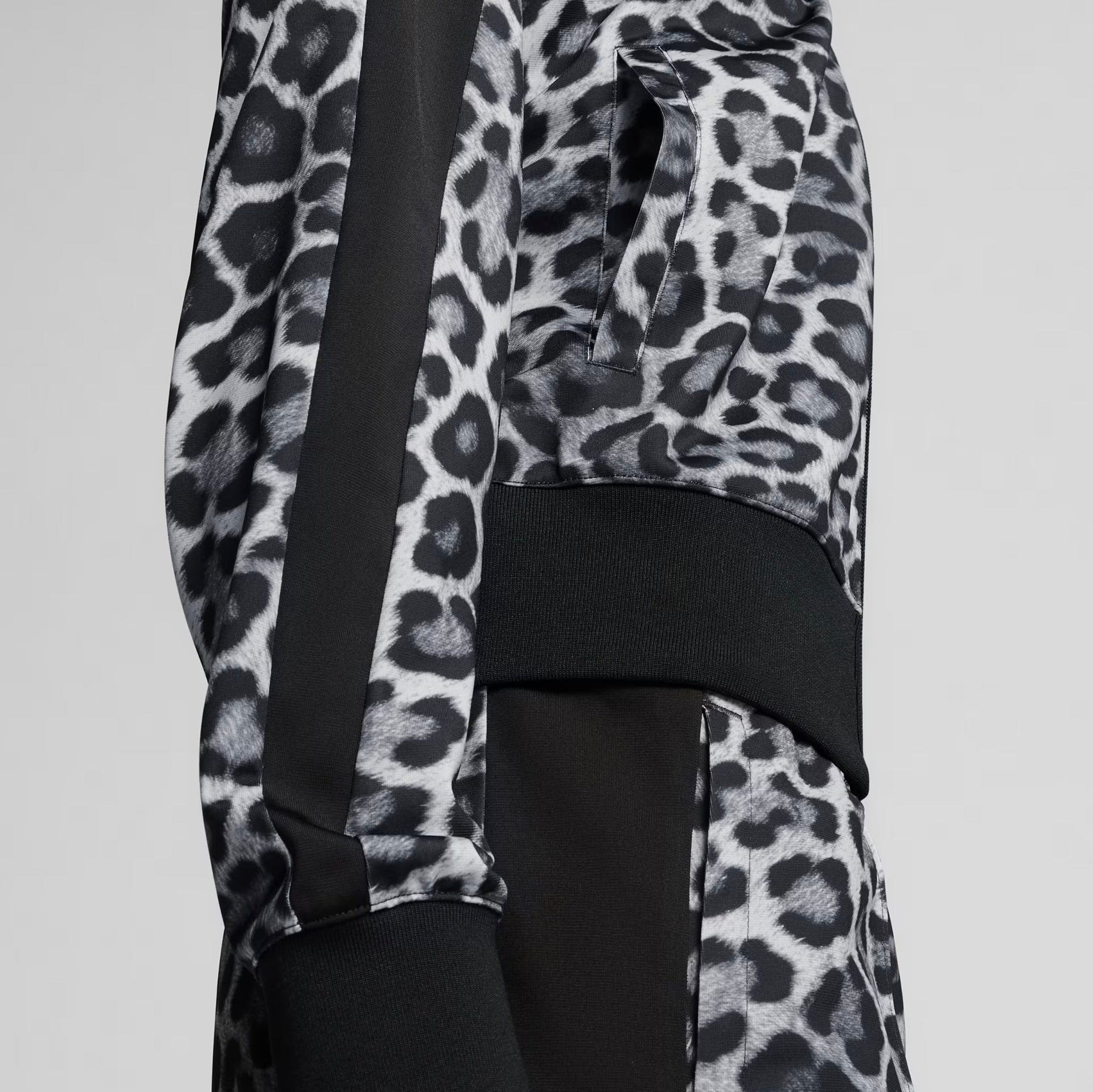 PUMA - T7 LEO LUXE All-Over Print Short Track Jacket Women Black