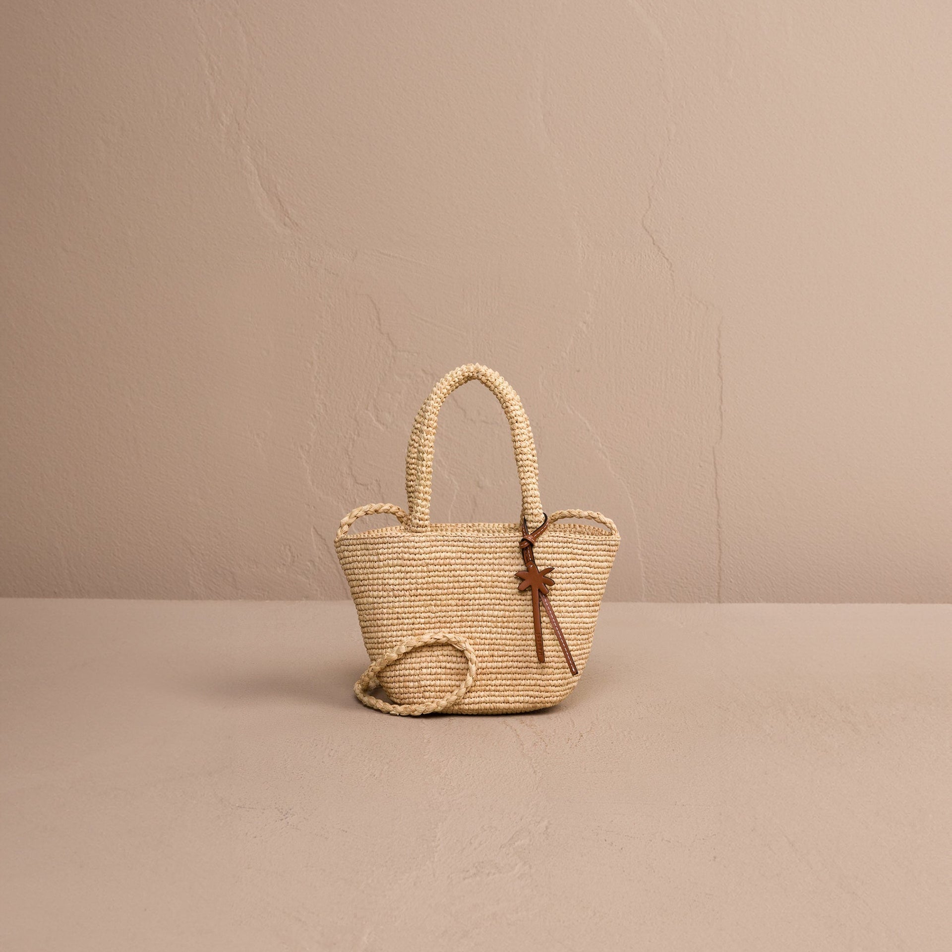 MANEBI - Handcrafted Raffia Panier Mini