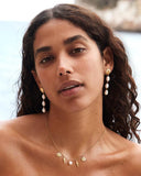 Gold plated charm necklace with shell, fish and natural pearl pendants on a delicate chain, inspired by Mediterranean summer style — επιχρυσωμένο κολιέ με charms κοχύλι, ψαράκι και φυσικό μαργαριτάρι σε λεπτή αλυσίδα, εμπνευσμένο από το καλοκαιρινό μεσογειακό στυλ. Διαθέσιμο στο Iconic Angels Glyfada.