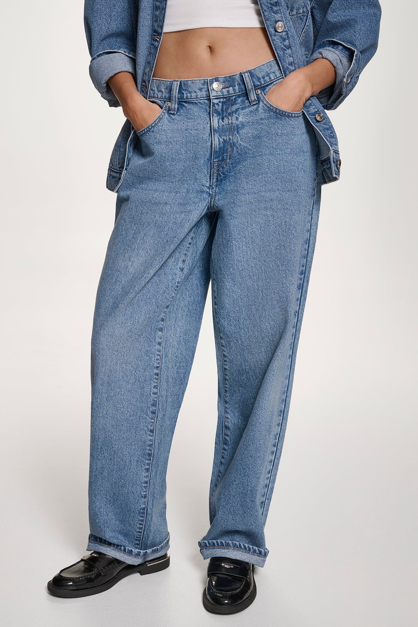 DKNY - Vesey Mid Rise Relaxed Straight