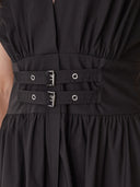 Black midi cotton dress with deep V-neckline, short wide sleeves and structured waist with double buckle belt detail, combining feminine silhouette with modern edge — μαύρο midi φόρεμα με V ντεκολτέ, κοντά φαρδιά μανίκια και ζώνη με διπλή αγκράφα στη μέση, ιδανικό για elegant day to night looks. Διαθέσιμο στο Iconic Angels Glyfada.