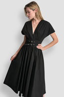 Black midi cotton dress with deep V-neckline, short wide sleeves and structured waist with double buckle belt detail, combining feminine silhouette with modern edge — μαύρο midi φόρεμα με V ντεκολτέ, κοντά φαρδιά μανίκια και ζώνη με διπλή αγκράφα στη μέση, ιδανικό για elegant day to night looks. Διαθέσιμο στο Iconic Angels Glyfada.