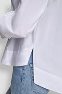 White long-sleeve button-down shirt with classic collar, front pocket and clean structured silhouette, offering timeless minimal elegance for versatile styling — λευκό γυναικείο πουκάμισο με κουμπιά, γιακά και μπροστινή τσέπη, ιδανικό για office chic και smart casual looks με refined χαρακτήρα. Διαθέσιμο στο Iconic Angels Glyfada.