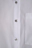 White long-sleeve button-down shirt with classic collar, front pocket and clean structured silhouette, offering timeless minimal elegance for versatile styling — λευκό γυναικείο πουκάμισο με κουμπιά, γιακά και μπροστινή τσέπη, ιδανικό για office chic και smart casual looks με refined χαρακτήρα. Διαθέσιμο στο Iconic Angels Glyfada.