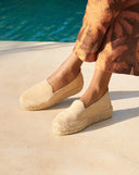 Women’s suede espadrilles with double jute sole in champagne beige, γυναικεία εσπαντρίγια από suede δέρμα με διπλή σχοινένια σόλα σε σαμπανί μπεζ απόχρωση, άνετα και κομψά για καλοκαιρινή καθημερινή χρήση, από το Iconic Angels Glyfada.