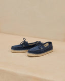 Men’s suede Hamptons boat shoes in patriot blue with espadrille sole, ανδρικά boat shoes από suede σε patriot μπλε απόχρωση με φυσική πλεκτή σόλα, ιδανικά για καλοκαιρινό smart casual και resort στυλ δίπλα στην πισίνα, από το Iconic Angels Glyfada.
