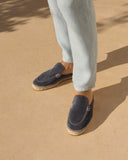 Men’s suede Hamptons traveler loafers mules in patriot blue with espadrille sole, ανδρικά suede loafers mules σε patriot μπλε απόχρωση με φυσική πλεκτή σόλα, άνετα slip-on παπούτσια για καλοκαιρινό smart casual και resort στυλ, από το Iconic Angels Glyfada.