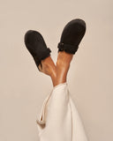 Women’s black suede mule clogs with buckle detail and jute sole, γυναικεία clogs τύπου mule από suede δέρμα σε μαύρο χρώμα με αγκράφα, άνετη και κομψή επιλογή για καθημερινό casual look, από το Iconic Angels Glyfada.