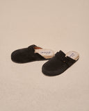 Women’s black suede mule clogs with buckle detail and jute sole, γυναικεία clogs τύπου mule από suede δέρμα σε μαύρο χρώμα με αγκράφα, άνετη και κομψή επιλογή για καθημερινό casual look, από το Iconic Angels Glyfada.