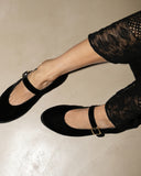 Women’s black velvet Mary Jane ballerina flats with buckle strap, γυναικεία μπαλαρίνα Mary Jane από βελούδο σε μαύρο χρώμα, κομψή επιλογή για day-to-night εμφανίσεις, από το Iconic Angels Glyfada.
