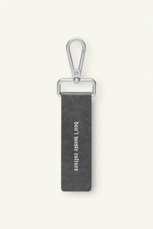 LEATHER KEYCHAIN | GREY