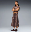 Leopard print midi skirt with fluid silhouette and subtle Puma logo detail, blending sporty heritage with bold feminine style — γυναικεία midi φούστα με animal print μοτίβο και αέρινη γραμμή, ιδανική για athleisure, street style και statement everyday looks με fashion-forward χαρακτήρα. Διαθέσιμη στο Iconic Angels Glyfada.