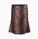 Leopard print midi skirt with fluid silhouette and subtle Puma logo detail, blending sporty heritage with bold feminine style — γυναικεία midi φούστα με animal print μοτίβο και αέρινη γραμμή, ιδανική για athleisure, street style και statement everyday looks με fashion-forward χαρακτήρα. Διαθέσιμη στο Iconic Angels Glyfada.