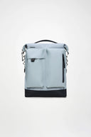 Light grey waterproof backpack with structured silhouette and utility front pockets, clean and contemporary for everyday city moves — ανοιχτό γκρι αδιάβροχο backpack με δομημένη γραμμή και πρακτικές μπροστινές θήκες, minimal και σύγχρονο για δυναμικά καθημερινά looks στην πόλη. Διαθέσιμο στο Iconic Angels Glyfada.