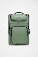 Cargo-style green backpack with bold RAINS logo, multiple zip compartments and structured silhouette, functional and modern for everyday use or travel — πράσινο backpack cargo με έντονο λογότυπο RAINS, πολλαπλές θήκες με φερμουάρ και δομημένο σχήμα, πρακτικό και σύγχρονο για καθημερινές εμφανίσεις ή ταξίδια. Διαθέσιμο στο Iconic Angels Glyfada.