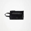 Waterproof cosmetic pouch in black with tonal marble-effect texture and front zip pocket detail — αδιάβροχο νεσεσέρ σε μαύρο με διακριτικό marble εφέ και εξωτερική τσέπη με φερμουάρ για εύκολη πρόσβαση. Sleek, πρακτικό και απόλυτα urban, ιδανικό για ταξίδια ή για να οργανώνεις τα καθημερινά σου essentials με στυλ. Διαθέσιμο στο Iconic Angels Glyfada.