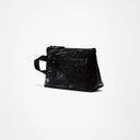 Waterproof cosmetic pouch in black with tonal marble-effect texture and front zip pocket detail — αδιάβροχο νεσεσέρ σε μαύρο με διακριτικό marble εφέ και εξωτερική τσέπη με φερμουάρ για εύκολη πρόσβαση. Sleek, πρακτικό και απόλυτα urban, ιδανικό για ταξίδια ή για να οργανώνεις τα καθημερινά σου essentials με στυλ. Διαθέσιμο στο Iconic Angels Glyfada.