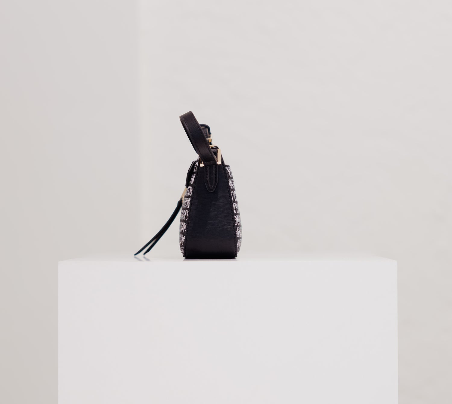 DKNY - Bryant Ave TZ Demi Crossbody Black