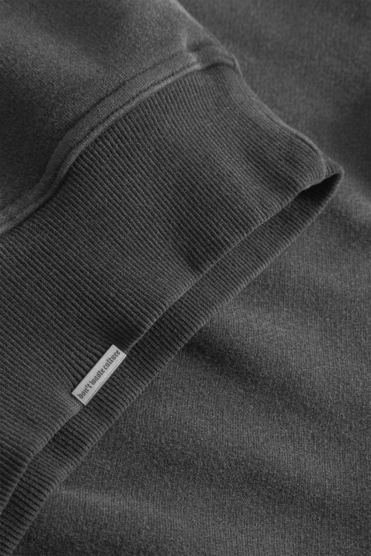 DWC - Rifaz Sweater Washed Black