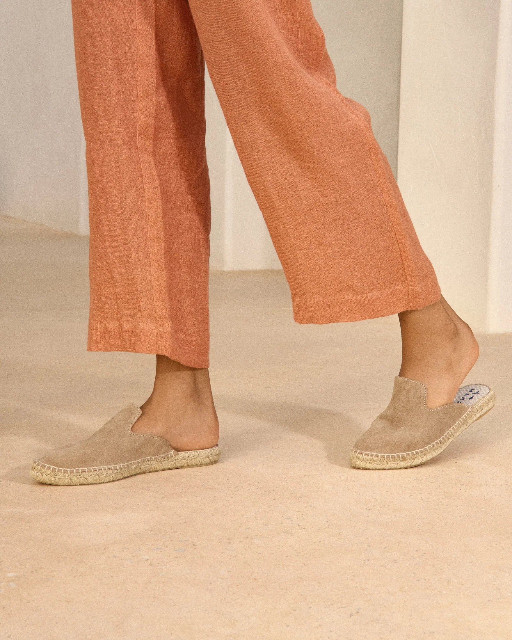 MANEBI - Suede Mules Hamptons Vintage Taupe