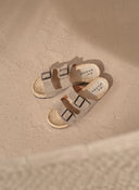 Men’s suede Nordic sandals in vintage taupe with double buckle and espadrille sole, αντρικά σανδάλια από suede σε vintage taupe απόχρωση με διπλή αγκράφα και φυσική πλεκτή σόλα, ιδανικά για καλοκαιρινό everyday chic στυλ από το Iconic Angels Glyfada.