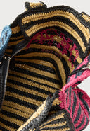 Woven raffia DKNY tote in natural and black stripes with bold pink logo, spacious and lightweight with structured shape — ψάθινη DKNY τσάντα σε ριγέ σχέδιο με έντονο ροζ λογότυπο, ευρύχωρη και καλοκαιρινή, ιδανική για resort looks και city styling με statement χαρακτήρα. Διαθέσιμη στο Iconic Angels Glyfada.