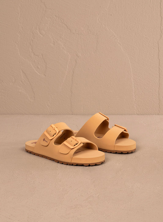 Women’s EVA swim sandals in champagne beige with double buckle straps, γυναικεία ανατομικά σανδάλια τύπου slides σε σαμπανί μπεζ απόχρωση, από το Iconic Angels Glyfada.