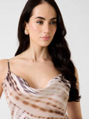 Guess Akilina viscose maxi dress in animal print with neutral beige and brown tones, featuring a sleek slip silhouette, thin straps and fluid drape for elegant feminine styling — γυναικείο Guess Akilina maxi φόρεμα από βισκόζη σε animal print με μπεζ και καφέ αποχρώσεις, με λεπτές τιράντες και ρευστή εφαρμογή για κομψά θηλυκά looks.
