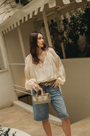 Individual Art Leather Unstoppable Stone beige mini τσάντα ώμου από μαλακό δέρμα με top handle, διακοσμητικά λουράκια και μεταλλικά στοιχεία, ιδανική για elegant και chic καθημερινά looks.