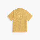 OAS Terra πλεκτό κοντομάνικο πουκάμισο σε mustard απόχρωση με διάτρητη υφή και relaxed εφαρμογή, ιδανικό για καλοκαιρινό layering και effortless resort looks — ανδρικό OAS Terra knit shirt με χαλαρή γραμμή.