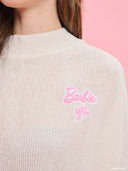 Off-white oversized knit sweater from Project Soma x Barbie collection with embroidered Barbie logo and relaxed silhouette for cozy modern styling — εκρού oversized πλεκτό γυναικείο πουλόβερ Project Soma x Barbie με κεντημένο Barbie logo και άνετη γραμμή για μοντέρνα casual looks. Διαθέσιμο στο Iconic Angels Glyfada.