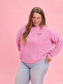 Pink oversized knit sweater from Project Soma x Barbie collection with embroidered Barbie logo and relaxed silhouette for cozy stylish looks — ροζ πλεκτό oversized γυναικείο πουλόβερ Project Soma x Barbie με κεντημένο Barbie logo και άνετη γραμμή για μοντέρνα casual looks. Διαθέσιμο στο Iconic Angels Glyfada.