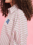 Striped oversized shirt from Project Soma x Barbie collection with pastel stripes and embroidered logo for playful contemporary styling — γυναικείο ριγέ oversized πουκάμισο από τη συλλογή Project Soma x Barbie με pastel ρίγες και κεντημένο logo για μοντέρνα playful looks. Διαθέσιμο στο Iconic Angels Glyfada.