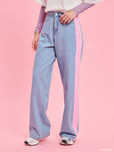 Light blue straight-leg jeans from Project Soma x Barbie collection with pink side stripe detail for modern sporty styling — γυναικείο τζιν Project Soma x Barbie σε ανοιχτό μπλε με ροζ πλαϊνή ρίγα και straight γραμμή για μοντέρνα casual looks. Διαθέσιμο στο Iconic Angels Glyfada.