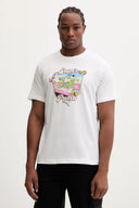 Super Puma graphic white t-shirt with colorful retro print and classic crewneck fit — λευκό ανδρικό t-shirt με πολύχρωμο “Super Puma” graphic στο στήθος, άνετη γραμμή και καθημερινό street style χαρακτήρα. Διαθέσιμο στο Iconic Angels Glyfada.