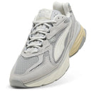 Light grey sneakers with mesh panels and sculpted cushioned sole, designed for all-day comfort and elevated athleisure looks — γκρι Puma sneakers με διαπνέον mesh και chunky αντικραδασμική σόλα σε ουδέτερους τόνους, ιδανικά για sporty-chic outfits από το πρωί μέχρι το βράδυ. Διαθέσιμα στο Iconic Angels Glyfada.