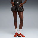 PUMA T7 balloon boxer shorts σε μαύρο με λευκές πλαϊνές λεπτομέρειες, με ψηλή ελαστική μέση και volume γραμμή για statement sporty looks — γυναικείο PUMA σορτς με μοντέρνο oversized fit.