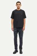 Samsoe Samsoe Black washed regular fit jeans with subtle fading and classic five-pocket design, offering a clean modern silhouette for versatile styling — μαύρο αντρικό washed jean παντελόνι regular fit με διακριτικά ξεβάμματα και mid-rise γραμμή, ιδανικό για smart casual και everyday looks με minimal αισθητική. Διαθέσιμο στο Iconic Angels Glyfada.