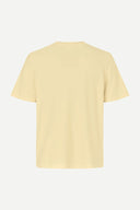 Men’s beige short sleeve t-shirt with relaxed fit and minimalist Scandinavian style, crafted for everyday comfort and effortless casual outfits. — Ανδρικό μπεζ κοντομάνικο t-shirt με minimal design και άνετη γραμμή, ιδανικό για καθημερινά casual και σύγχρονα ανδρικά looks.