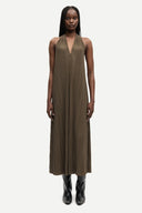 Olive green pleated halter neck maxi dress with fluid silhouette and deep V neckline, creating an elegant elongated shape — χακί maxi φόρεμα με πλισέ υφή και halter λαιμόκοψη, σε αέρινη γραμμή που αγκαλιάζει το σώμα ιδανικό για evening, occasion και refined summer looks με minimal πολυτέλεια. Διαθέσιμο στο Iconic Angels Glyfada.