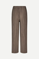 Olive green pleated wide leg trousers with elastic waistband and fluid silhouette, offering relaxed elegance and movement — χακί πλισέ παντελόνα σε wide leg γραμμή με ελαστική μέση και αέρινη εφαρμογή, ιδανική για minimal chic, office και elevated everyday looks. Διαθέσιμη στο Iconic Angels Glyfada.